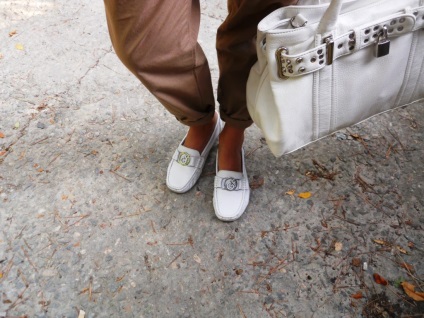 Din ceea ce sa poarte adidași albi pentru bărbați și femei potrivire perfectă pentru tine (purtarea mocasini alb) Din ceea ce sa poarte adidași albi pentru bărbați și femei, potrivire perfecta pentru tine