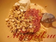 Ciuperci cu umplutura (Champignon umplute cu carne tocată) Ciuperci cu carne tocată