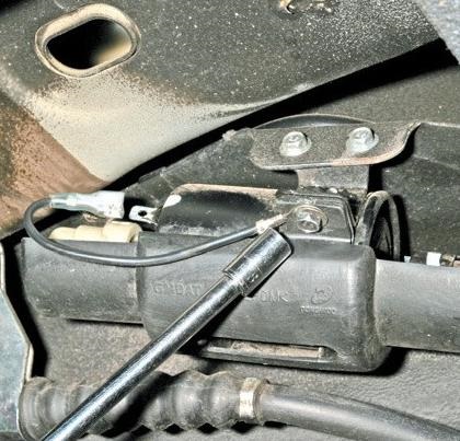 Îndepărtarea și înlocuirea filtrului de combustibil chevrolet Lacetti mâinile proprii (indepartarea) Îndepărtarea și înlocuirea combustibilului filtrului chevrolet Lacetti mâinile proprii