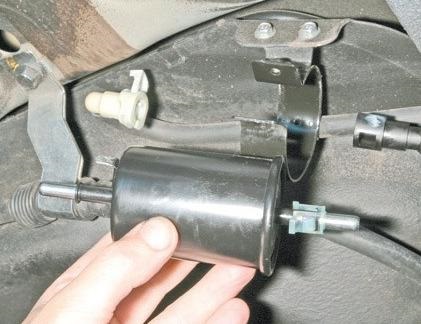 Îndepărtarea și înlocuirea filtrului de combustibil chevrolet Lacetti mâinile proprii (indepartarea) Îndepărtarea și înlocuirea combustibilului filtrului chevrolet Lacetti mâinile proprii