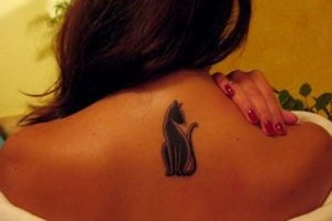 Cat tatuaj pe spate - adică fotografii, schițe (valoare) Cat tatuaj pe spate - adică fotografii, schițe