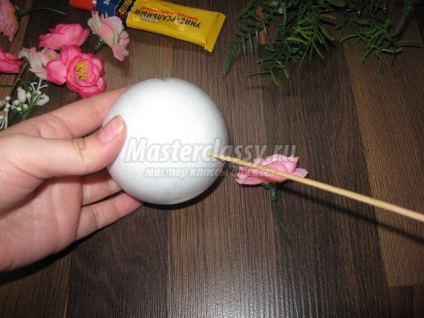 Topiara de flori artificiale, cu propriile sale mâini (topiara) Topiara de flori artificiale, cu propriile sale mâini