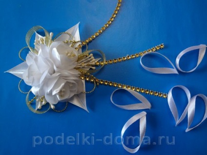 Ornamente pentru pahare și sticle la o nunta in kanzashi arta, o cutie de idei și ateliere de lucru (de la bandă) Ornamente pentru pahare și sticle la o nunta in kanzashi arta, o cutie de idei și ateliere
