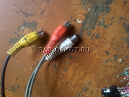 Amplificatorul în mașină (cu amplificator) Amplificatorul în mașină