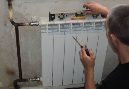 Instalarea de radiatoare bimetalice, modul de a face instalarea de propriile mâini, detaliile din fotografie și (încălzire) Instalarea de radiatoare bimetal, modul de a face instalarea propriilor lor mâini, iar detaliile din fotografie