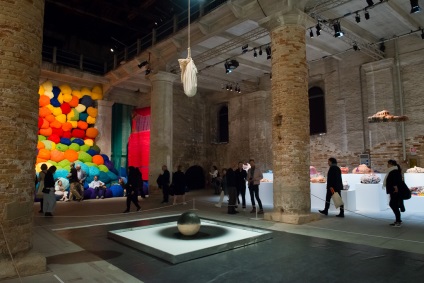 Art Bienala de la Veneția (epavelor Incredibil expoziție Hirst) Bienala de Artă de la Veneția