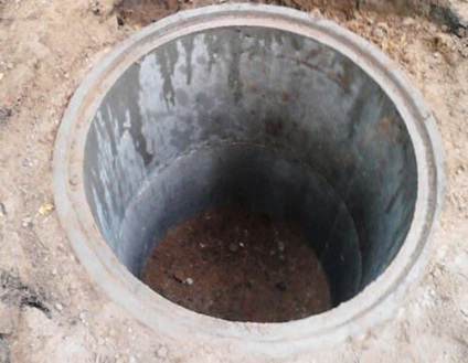 Hazna cu mâinile lor într-o casă privată (privată) Hazna cu mâinile lor într-o casă privată
