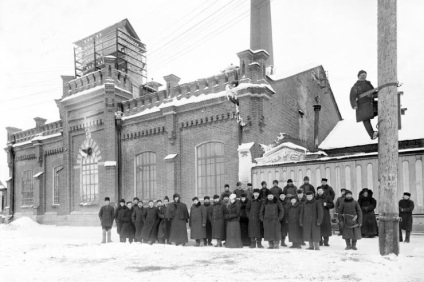 În interesul revoluției ca Matrona și unchiul se pregăteau o lovitură de stat la putere în Ekaterinburg (Ekaterinburg) În interesul revoluției ca Matrona și unchiul se pregăteau o lovitură de stat la putere în Ekaterinburg,