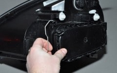 Înlocuirea becului fasciculului scăzut (scăzut) Înlocuirea lămpii faza scurtă