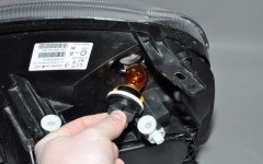 Înlocuirea lămpii faza scurtă (înlocuire) Înlocuirea lămpii faza scurtă