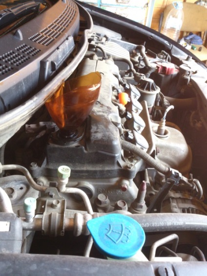 Înlocuirea uleiului de motor honda 4d civic (ulei) Înlocuirea uleiului de motor honda civic 4d