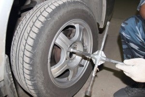 Înlocuirea polilor și lonjeroanelor suspensiei față-se agite Prior, pornirea motorului (antere tampon de compresie) Înlocuirea poli și lonjeroanele suspensiei față-se agite Înainte, pornirea motorului