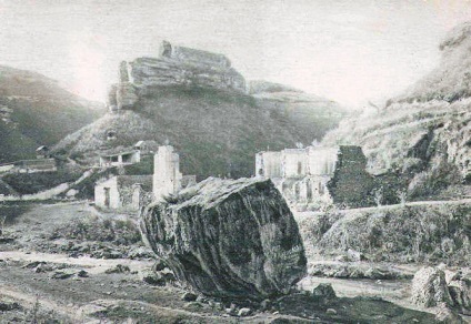 Castelul Trădarea și atracții dragoste Kislovodsk, rutier mondial (loc frumos) Castelul Trădarea și atracții dragoste Kislovodsk, drumurile lumii