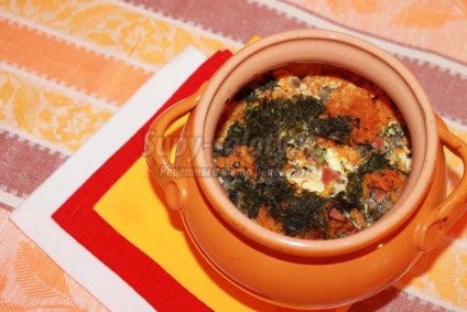 Baked de cartofi în ghivece cu cârnați (cartofi copți în ghivece cu cârnați) cartofi copți într-un vas cu cârnați