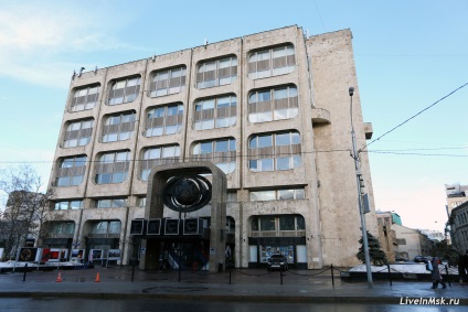 Clădire Tass (ferestrele de la primul etaj) TASS clădire