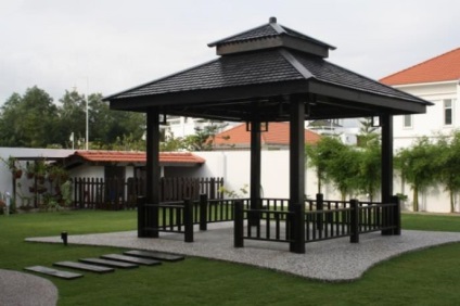 Gazebo în caracteristicile de stil japonez și alegerea materialelor