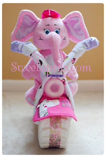 Motocicleta de scutece cu mâinile lor (scutece) Motocicleta de scutece cu mâinile lor