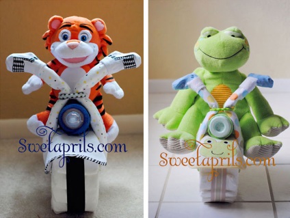 Motocicleta de scutece cu mâinile lor (scutece) Motocicleta de scutece cu mâinile lor