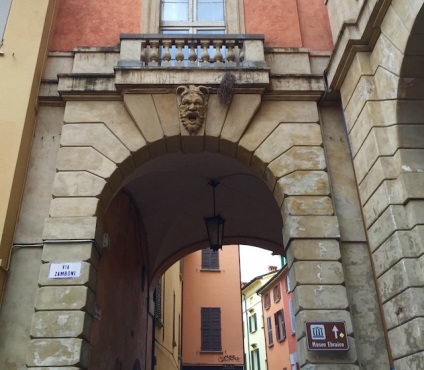 Ce să vezi în Bologna, timp de o zi, unarussainitalia (bucătăria tradițională din Bologna) Ce să vezi în Bologna, timp de o zi, unarussainitalia