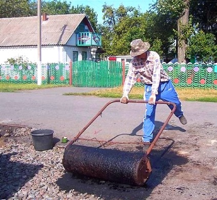 Tehnologie pentru crearea unui compactor manual pentru asfalt cu mâinile lor