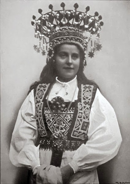 20 fotografii fermecătoare mireasa norvegiană în costume naționale de nunta (naționale) mireasa norvegiană 20 de fotografii fermecătoare în costume naționale de nunta