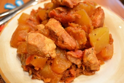 oală apetisantă carne prăjită și legume (oală) friptură delicioasă cu carne și legume