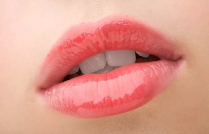 Luciu de buze L'Oreal si feedback de la aplicarea sa, o revistă pentru femei despre sanatate si frumusete (L'Oreal) Luciu de buze L'Oreal si feedback de la aplicarea sa, o revistă pentru femei despre sanatate si frumusete
