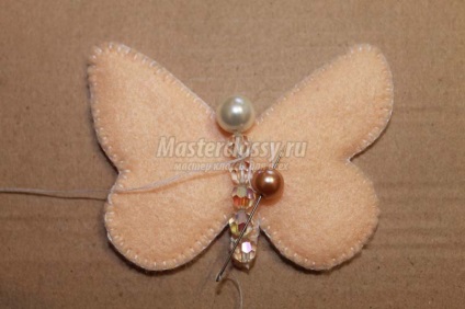 Butterfly Brosa din pâslă, cu mâinile lor (fluture) Butterfly Brosa din pâslă, cu mâinile lor