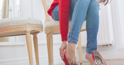 Ce se întâmplă dacă picioarele de culoare de pantofi (do) Ce se întâmplă dacă picioarele de culoare pantof