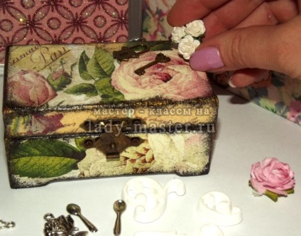 Decupaj cutii de lemn în stil de epocă, pas cu pas - expertul Fotografii de clasă (decupaj cutii de lemn stil vintage) cutii din lemn decupaj în stil vintage, pas cu pas expertul - clasa de fotografie