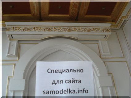 streșini de lemn cu mâinile lor (streșini lor de lemn) streșini de lemn cu mâinile lor