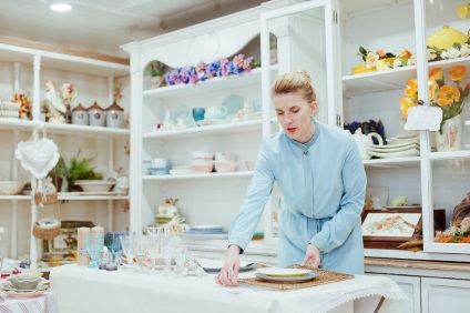 designer de interior Olga Busorgin - o clasă de master pe masa de servire (tabelul) designer de interior Olga Busorgin - o clasă de master pe masa de setare