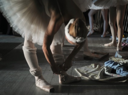 Există un astfel de fotograf balet profesie, balerina - e dressing (balet) Există o astfel de profesie fotograf balet, balerina - e dressing