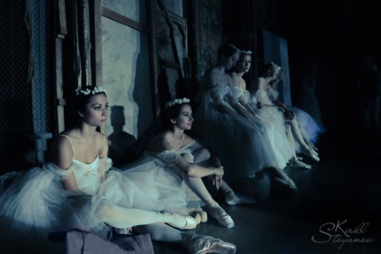 Există un astfel de fotograf balet profesie, balerina - e dressing (Kirill Stoyanov) Există o astfel de profesie fotograf balet, balerina - e dressing