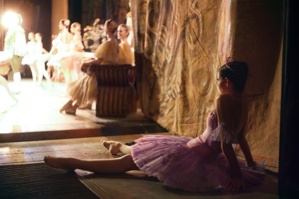Există un astfel de fotograf profesie balet, balerina - e dressing (există o astfel de profesie) Există o astfel de profesie fotograf balet, balerina - e dressing