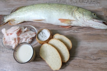 știucă umplută - Sărbători decor de masă! (felii Bacon de pâine albă) știucă umplută - Sărbători decor de masă!