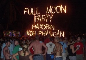Luna petrecere completă în Thailanda petrecere pe plaja Koh Phangan din Thailanda (parte) Luna Plina in partid petrecere pe plajă Thailanda pe insula Koh Phangan din Thailanda