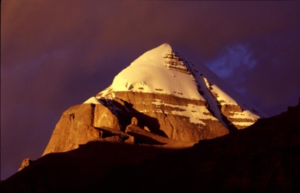 Muntele Kailash - la fața locului putere misterioasă din Tibet (Muntele Kailash svastică) Muntele Kailash - loc de forte misterioase din Tibet