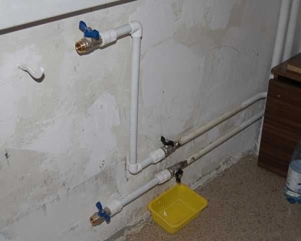 Cât de aproape bateria și încălzirea ascendentă în apartament și casa - un lucru ușor (baterie) Cât de aproape bateria și încălzirea ascendentă în apartament și casa - un lucru ușor