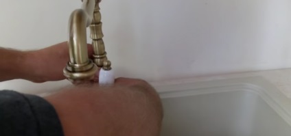 Cum se schimbă robinetul în bucătărie (de înlocuire, de îndepărtare, instalare) (macara) Cum se schimbă robinetul în bucătărie (de înlocuire, de îndepărtare, instalare)