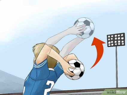 Cum să arunce mingea de fotbal (fotbal) Cum să arunce mingea în fotbal