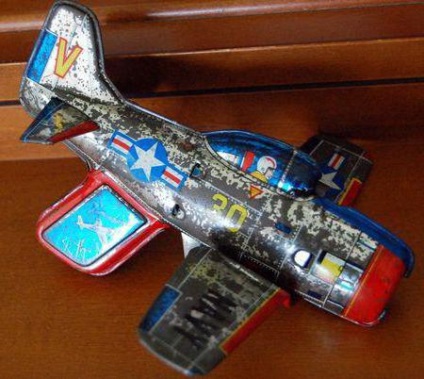 Cum sa faci un avion dintr-o sticlă de plastic cu mâinile (do) Cum sa faci un avion dintr-o sticlă de plastic cu mâinile