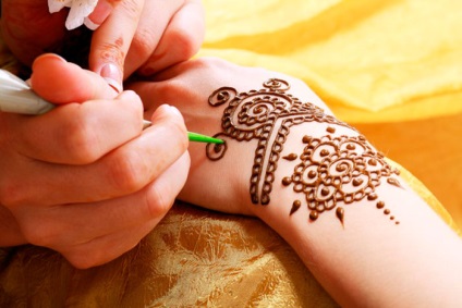 Cum sa faci un tatuaj temporar (tatuaj), la domiciliu, fără henna (fotografii video) (tatuaj) Cum sa faci un tatuaj temporar (tatuaj), la domiciliu, fara henna (fotografii, clipuri video)