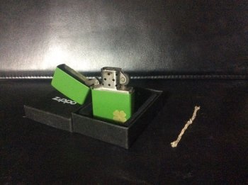 Cum să înlocuiască fitilul în Zippo brichetă (Zippo) Cum să înlocuiască fitilul în Zippo brichetă