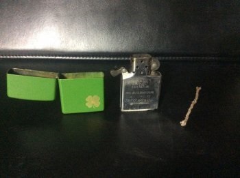 Cum să înlocuiască fitilul în brichetă Zippo (realimentare) Cum să înlocuiască fitilul în Zippo brichetă
