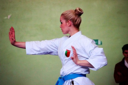 fete de karate cea mai frumoasa fata de karate (karate fete) fete de karate cea mai frumoasa fata de karate