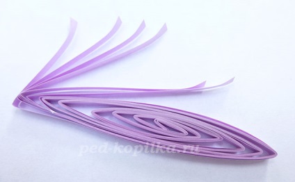 Pictura în tehnica quilling (înger cu mâinile) Pictura în tehnica quilling