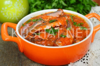 Sprot in sos de tomate (tomate sos șprot) Sprot in sos de tomate