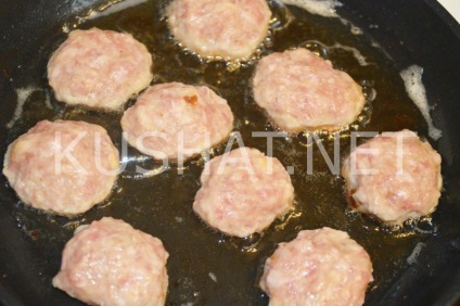 chiftele clasice de porc suculent (suculentă) burgeri clasic de porc suculent