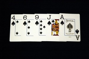 Combinația de culoare în poker (una din cărțile tale) Combinația de culoare în poker